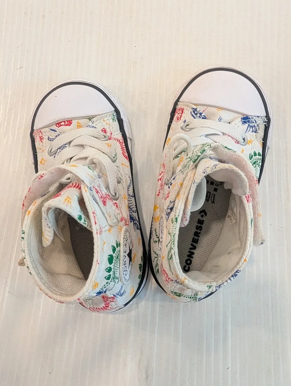 CONVERSE Toddler High Top Sneakers in White with Dinosaur Print Size 6